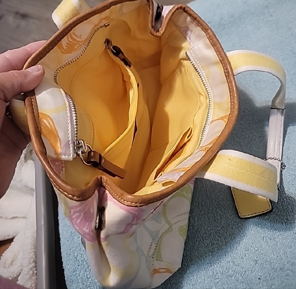 Hampton Vintage Coach Pastel Multicolor Print Tote Bag with Yellow Handles - Picture 2 of 6